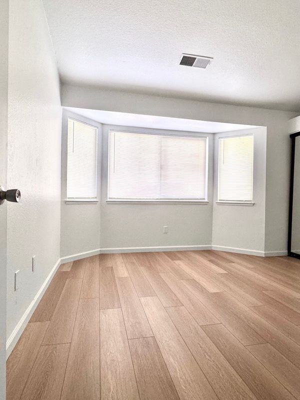 245 Voyager Dr - Photo 7 of 12