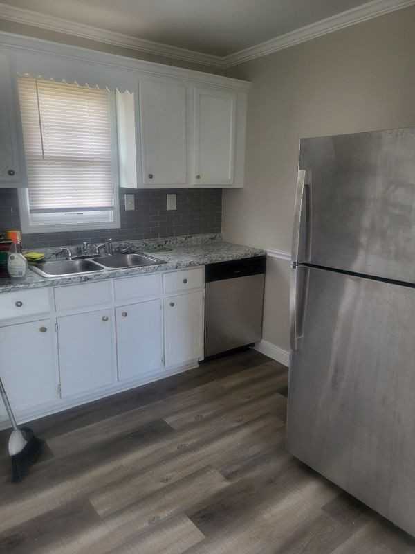 105 E 9th St - Photo 6 of 11