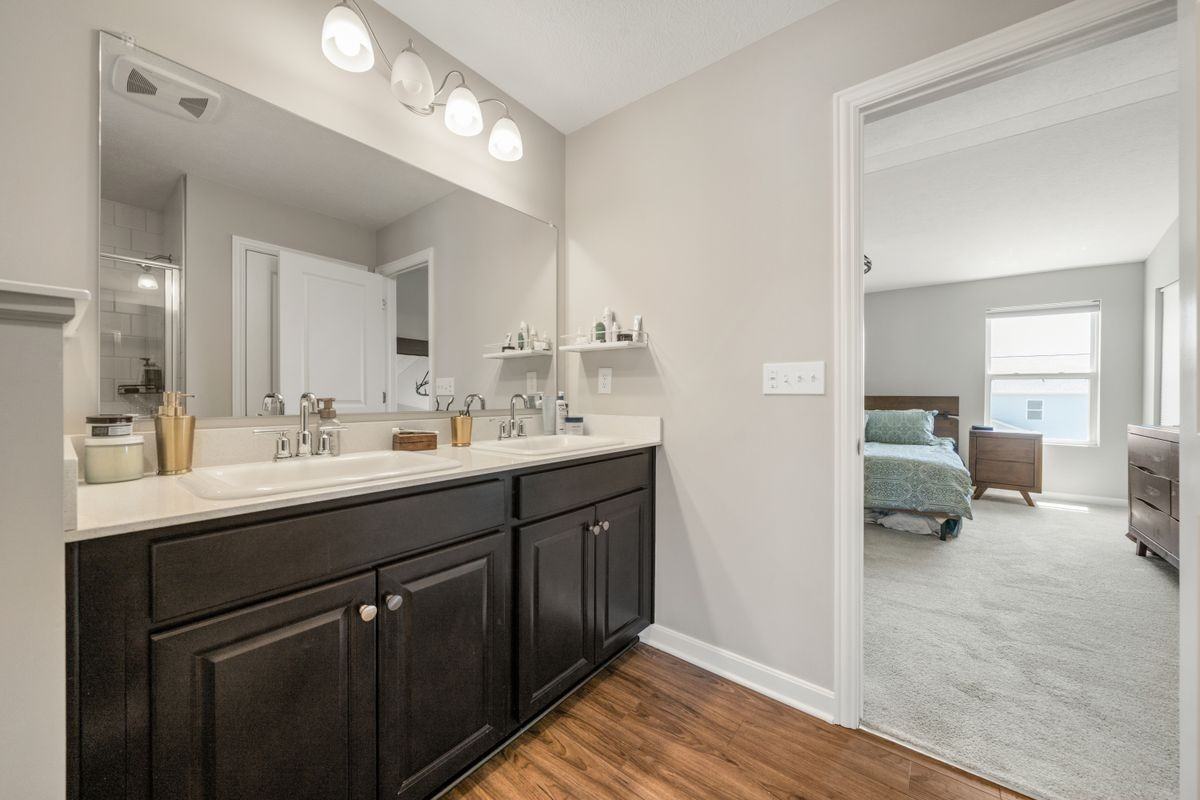 1033 Quarry Oak Dr - Photo 2 of 50