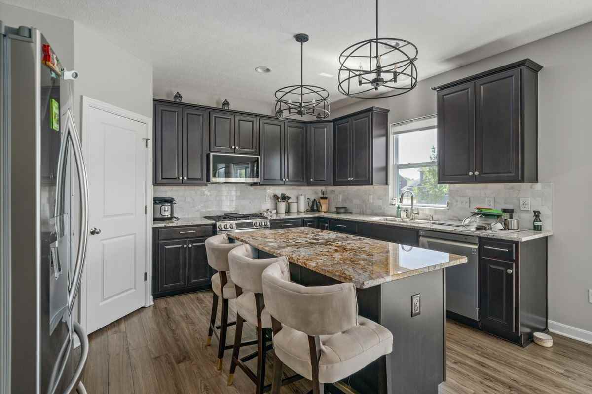 1033 Quarry Oak Dr - Photo 2 of 50