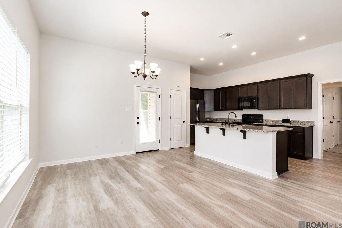 13783 Fig Dr - Photo 2 of 10