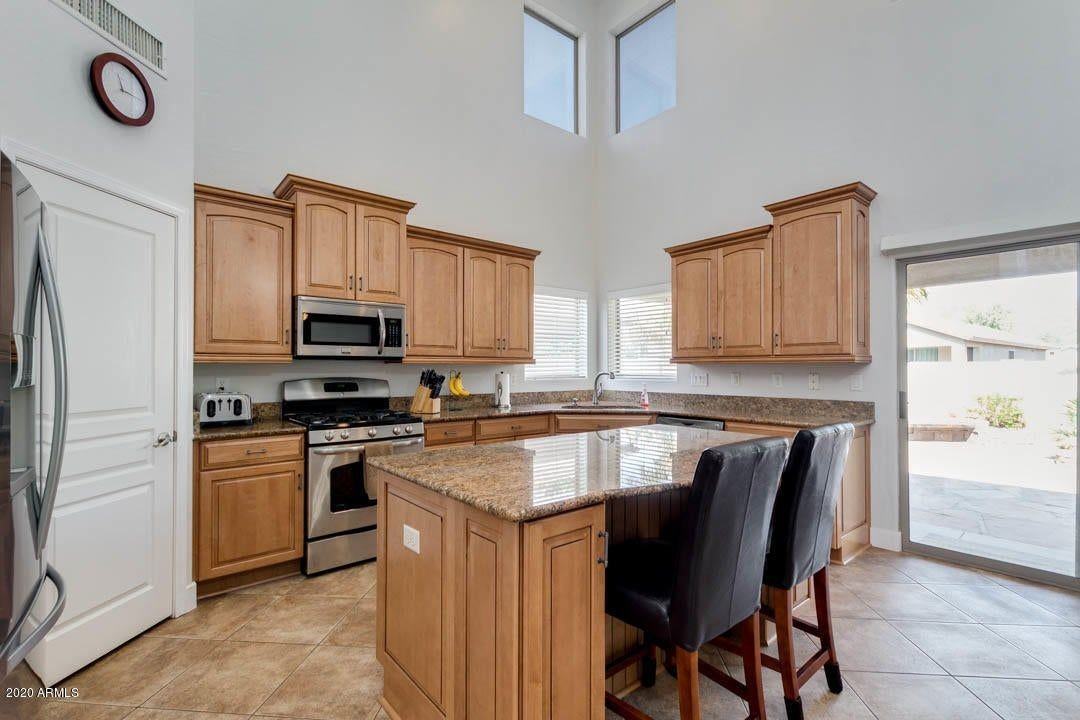 5924 W Park View Ln - Photo 2 of 3