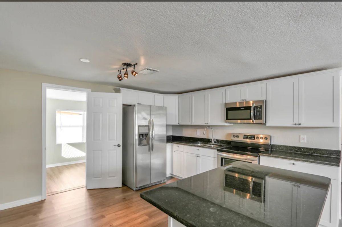 7202 Palisade Dr - Photo 3 of 13