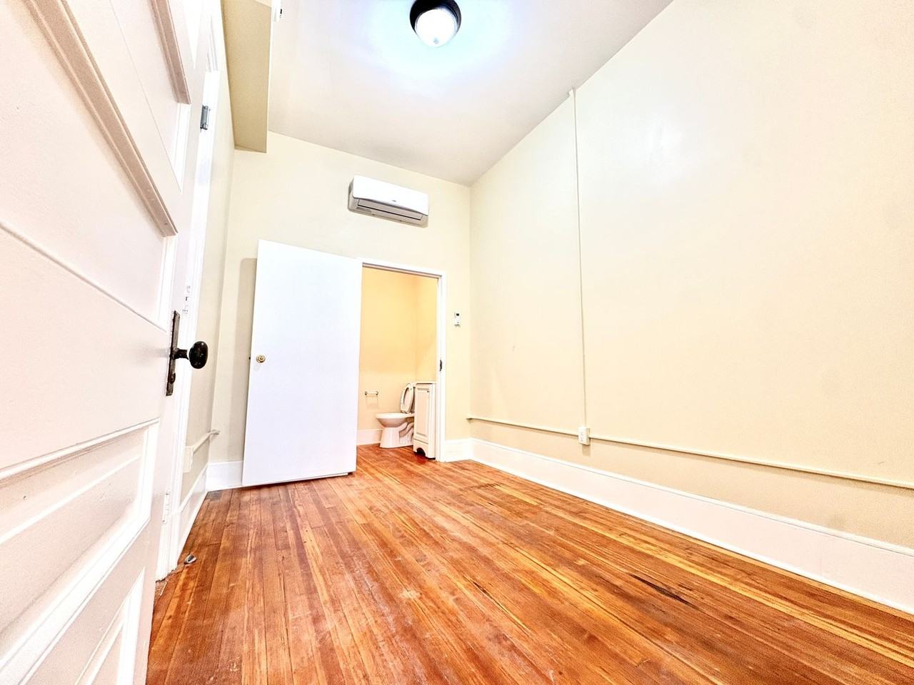 105 Bank St - Photo 3 of 21