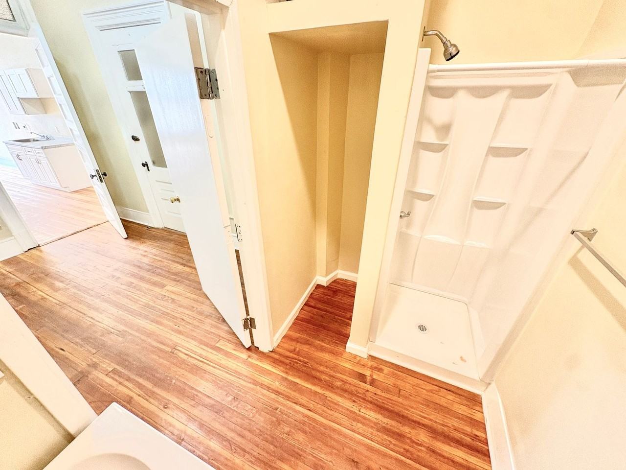 105 Bank St - Photo 4 of 21