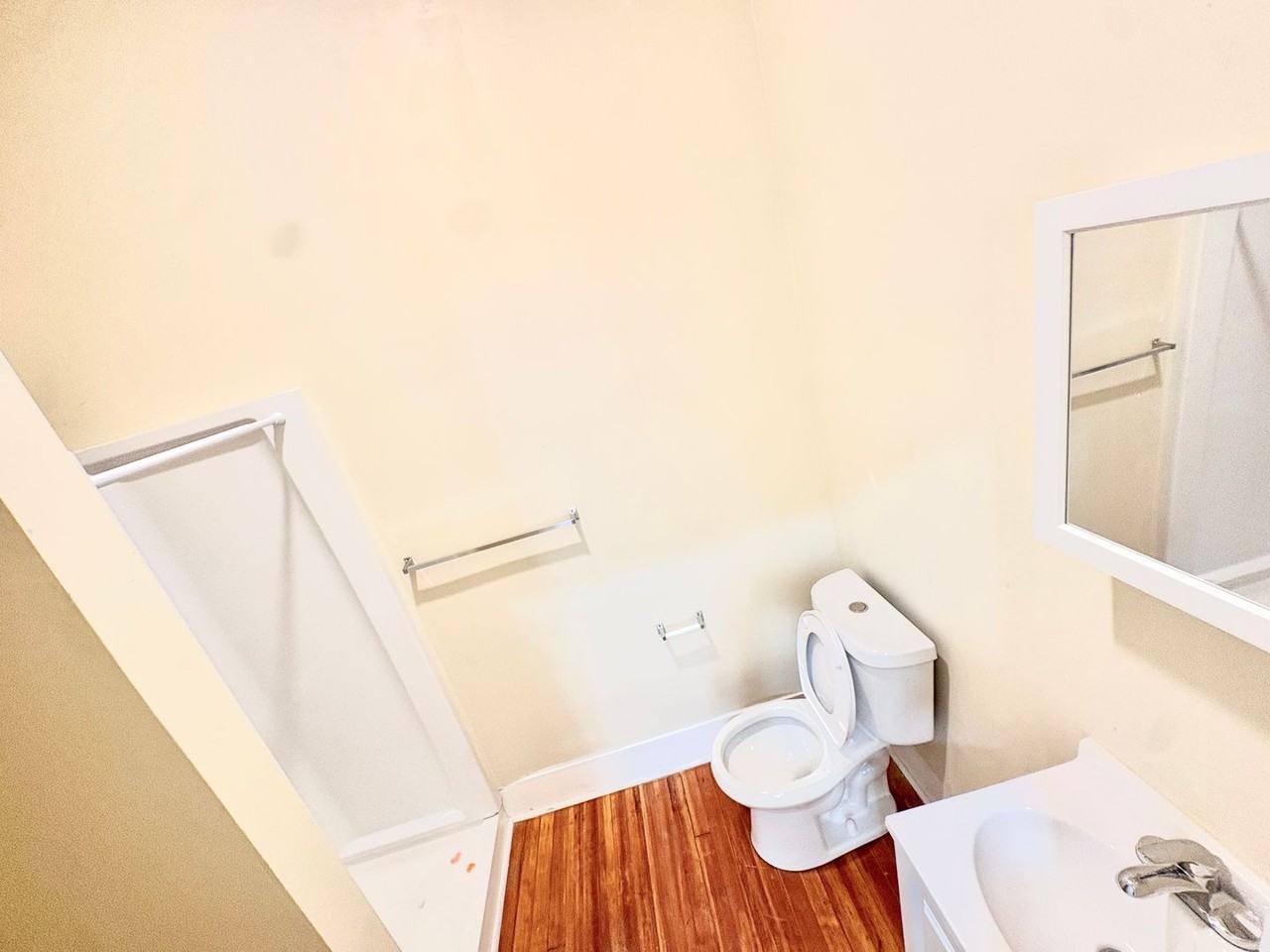 105 Bank St - Photo 5 of 21