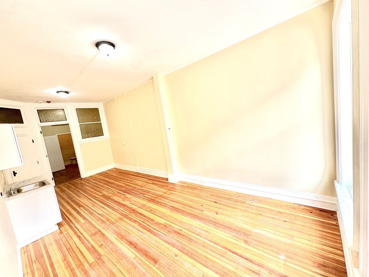 105 Bank St - Photo 7 of 21