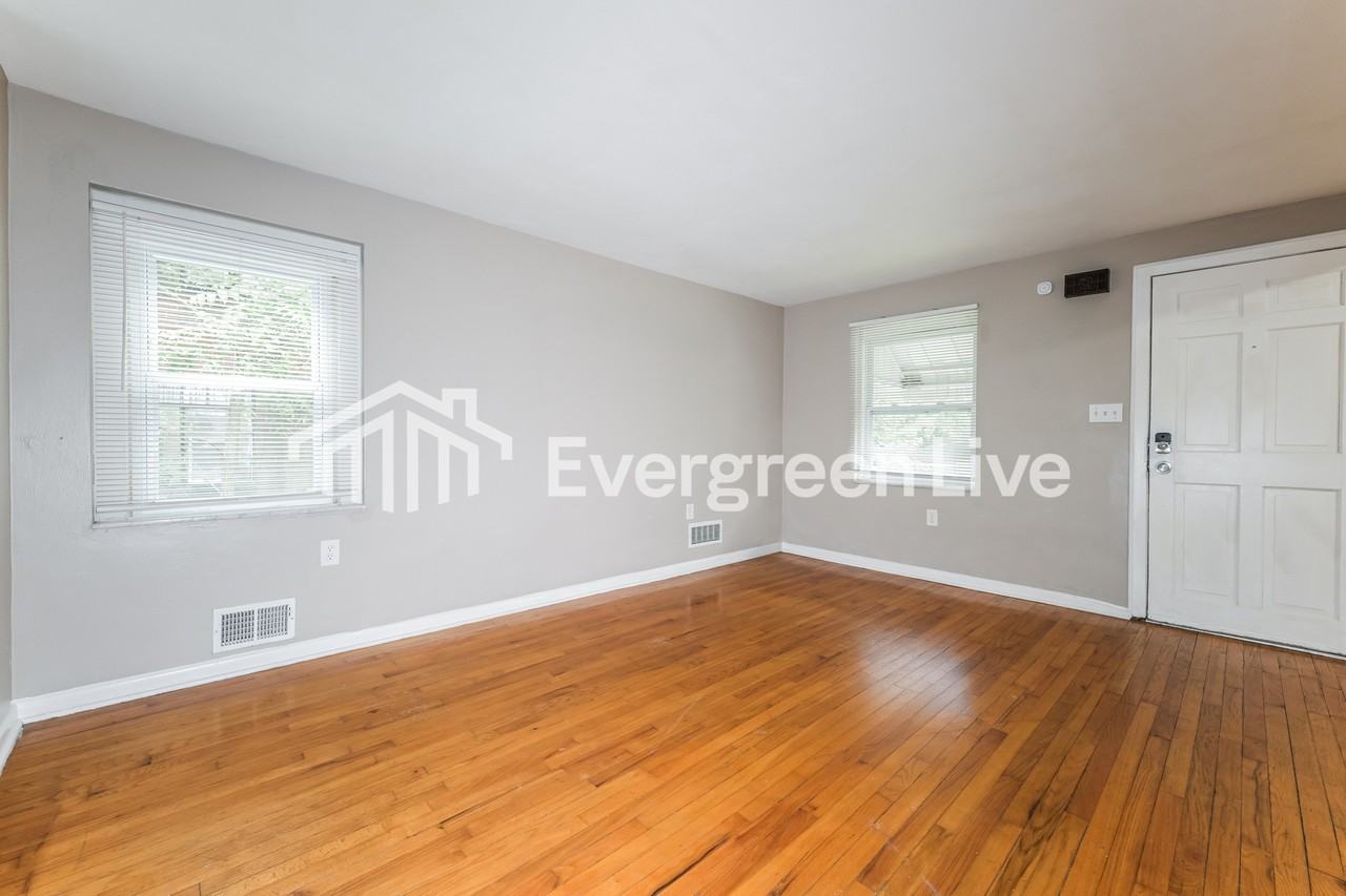 2130 Chalfant St - Photo 2 of 15