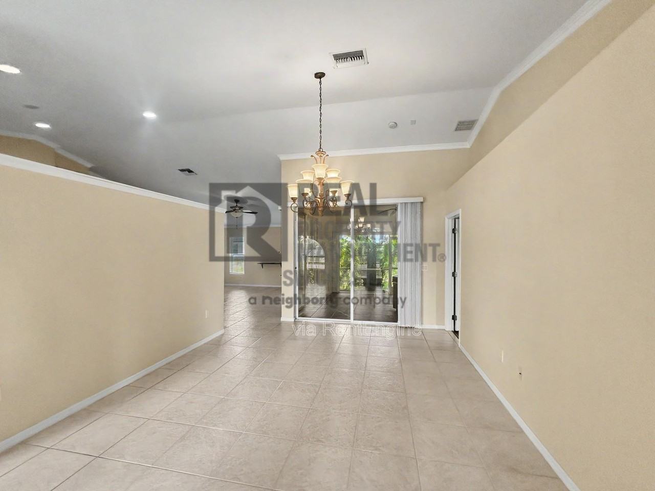 2117 Ne 40th St - Photo 7 of 22