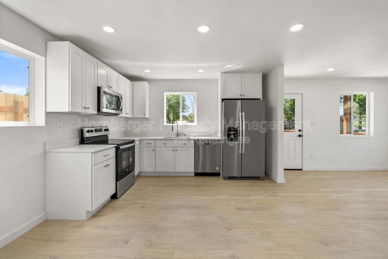 1503 E Marietta Ave - Photo 4 of 23