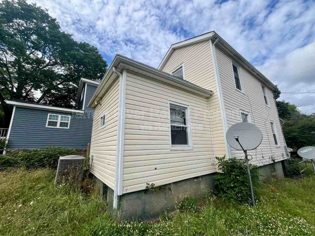 1521 Taylor St - Photo 3 of 17