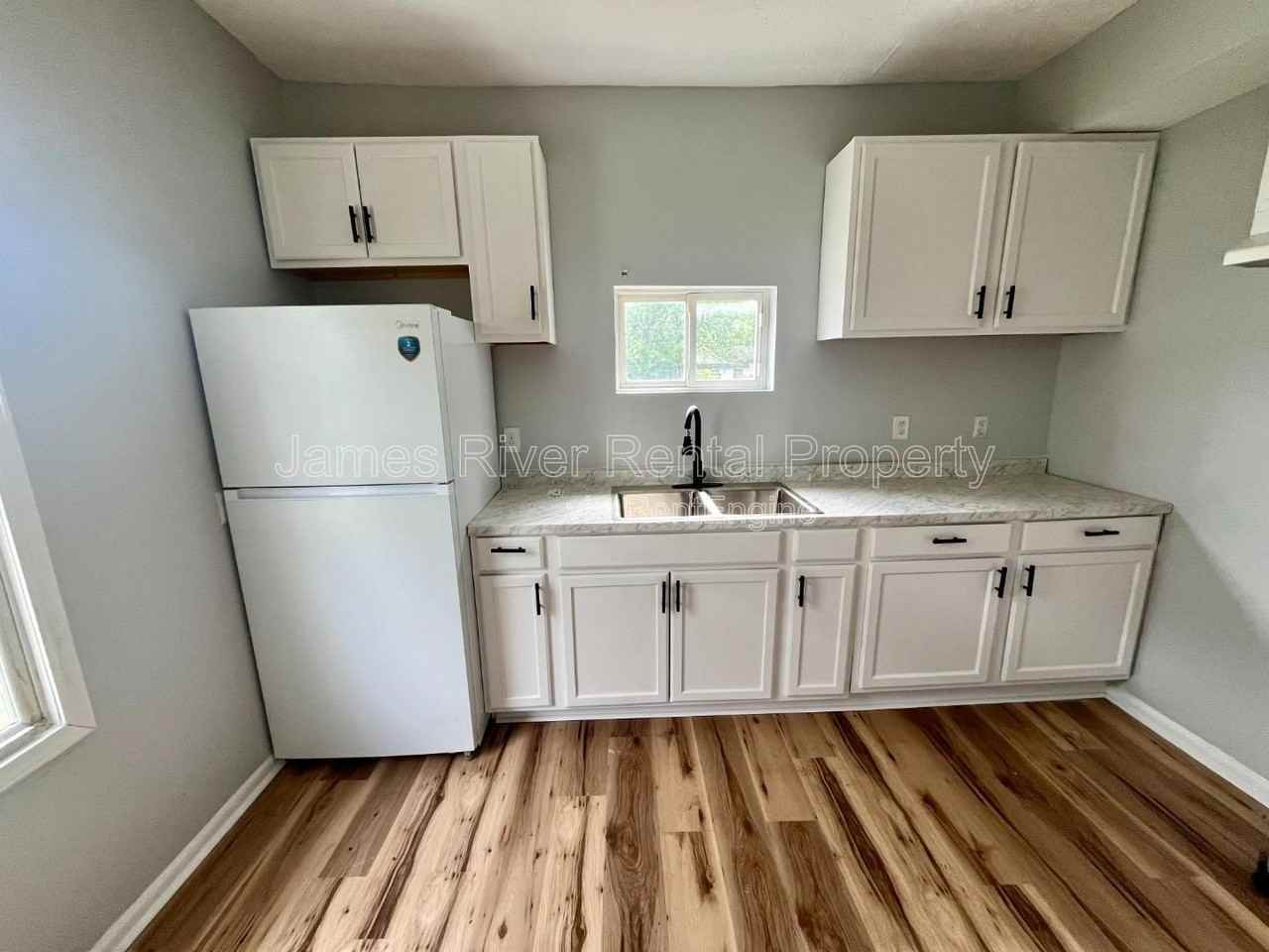 1521 Taylor St - Photo 4 of 17