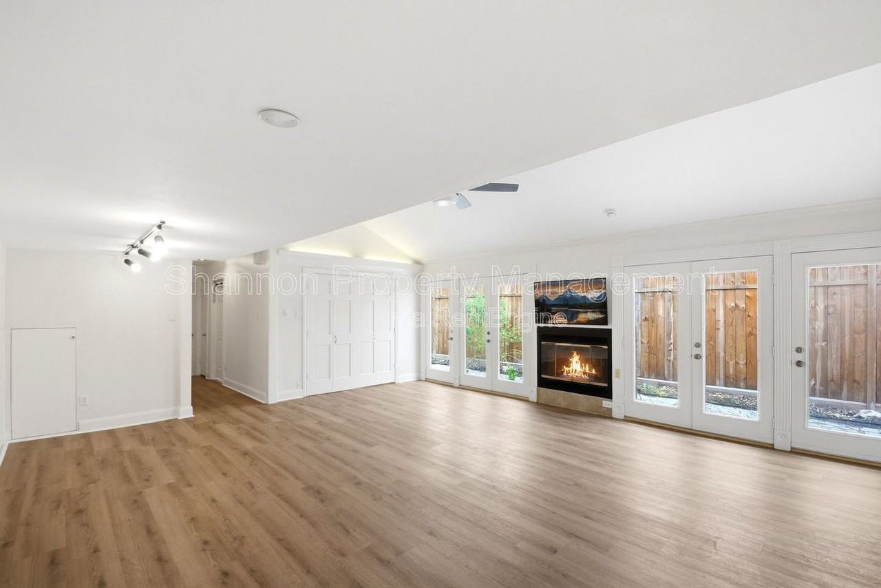 2501 Driscoll St - Photo 2 of 27