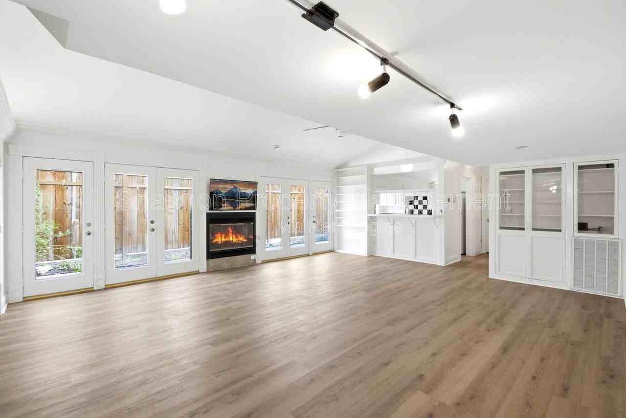 2501 Driscoll St - Photo 3 of 27