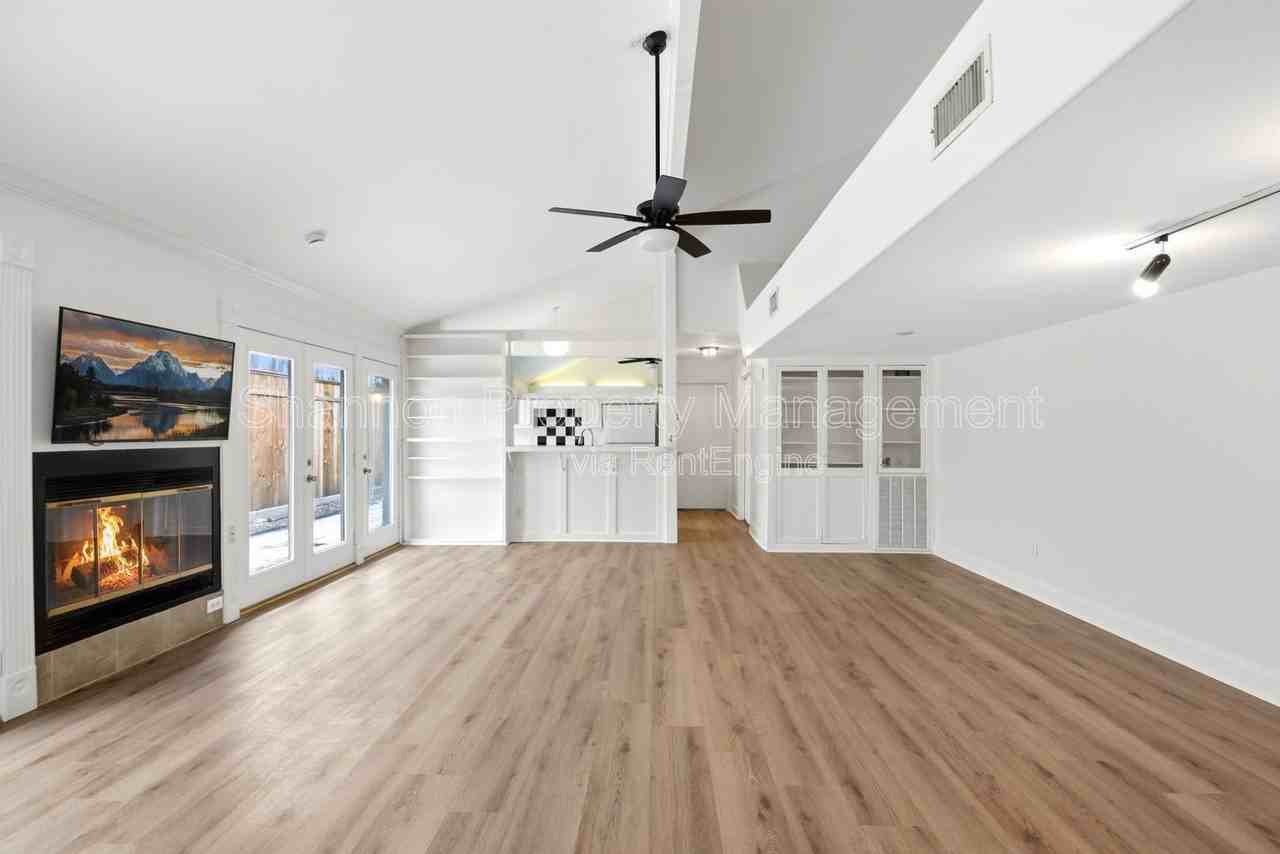 2501 Driscoll St - Photo 4 of 27