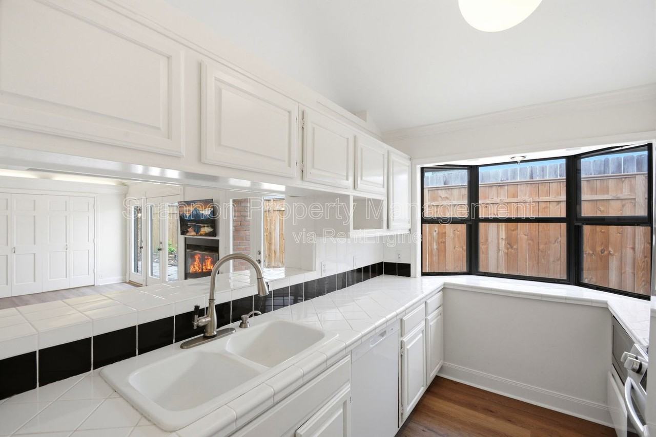 2501 Driscoll St - Photo 6 of 27