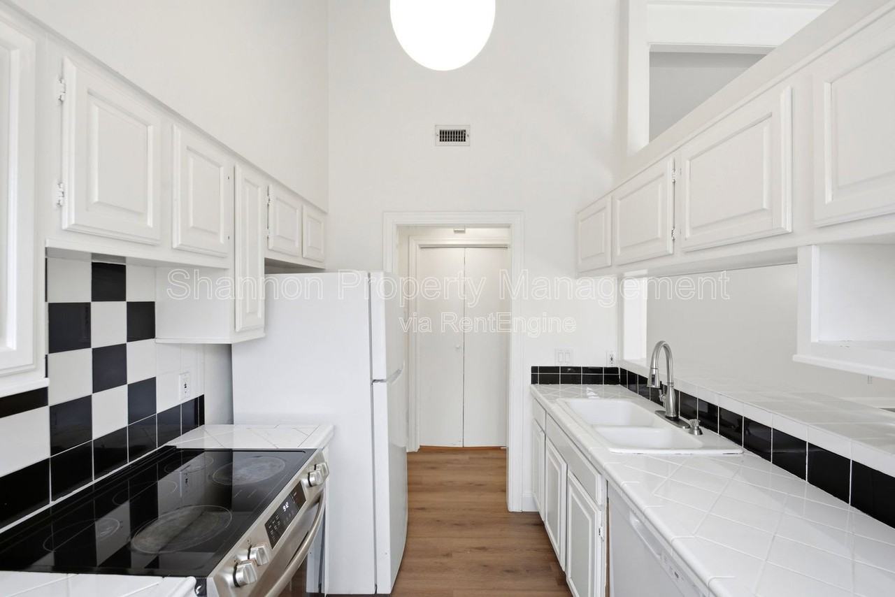 2501 Driscoll St - Photo 7 of 27