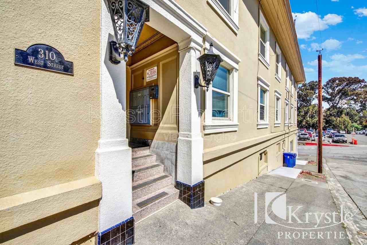 310 West St #2 - Photo 5 of 18