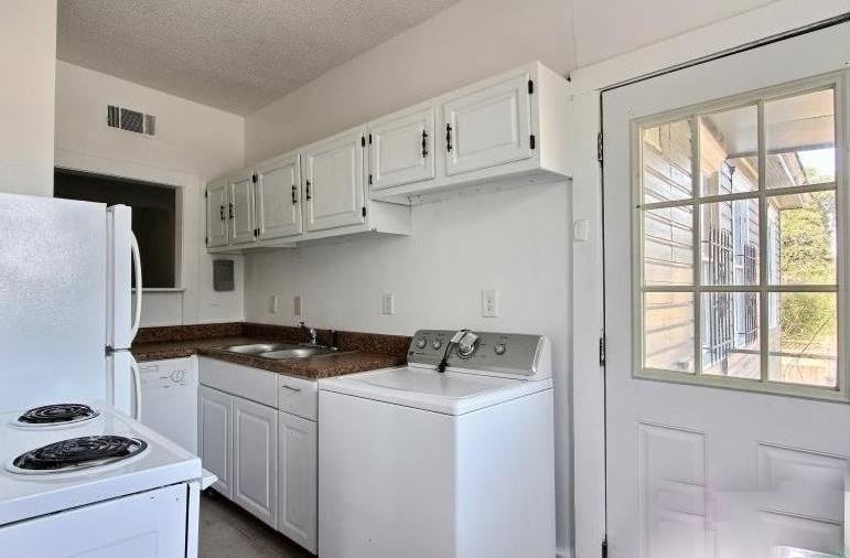 1215 Habersham St - Photo 7 of 12