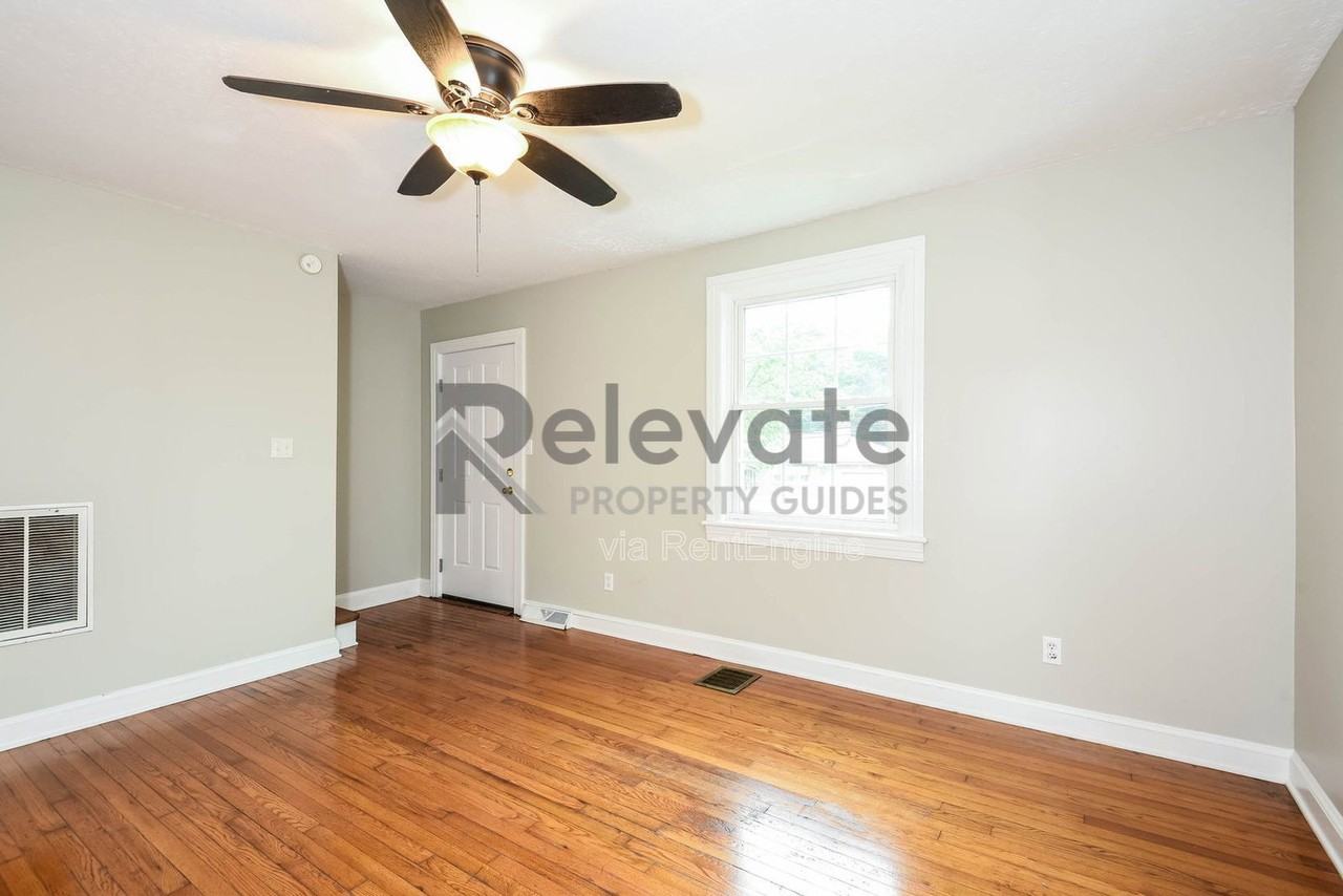 1208 W Broadway - Photo 3 of 17