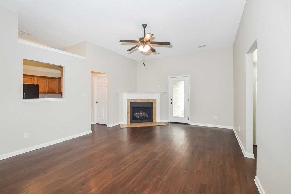 7916 Ridgedale Dr - Photo 4 of 17