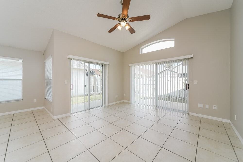 3235 Brewster Dr - Photo 4 of 16