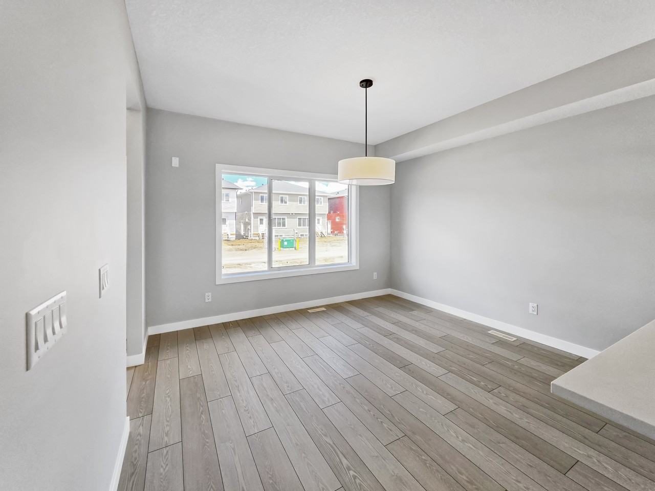 8510 Huxbury Dr Ne - Photo 7 of 31