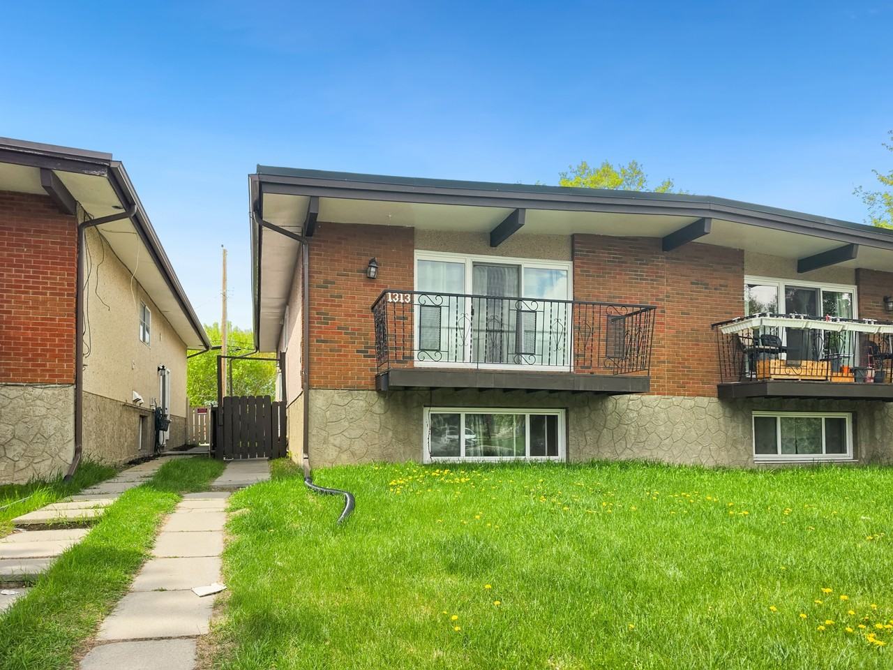 1313 25 Street SE, Calgary, AB - Photo 2 of 27