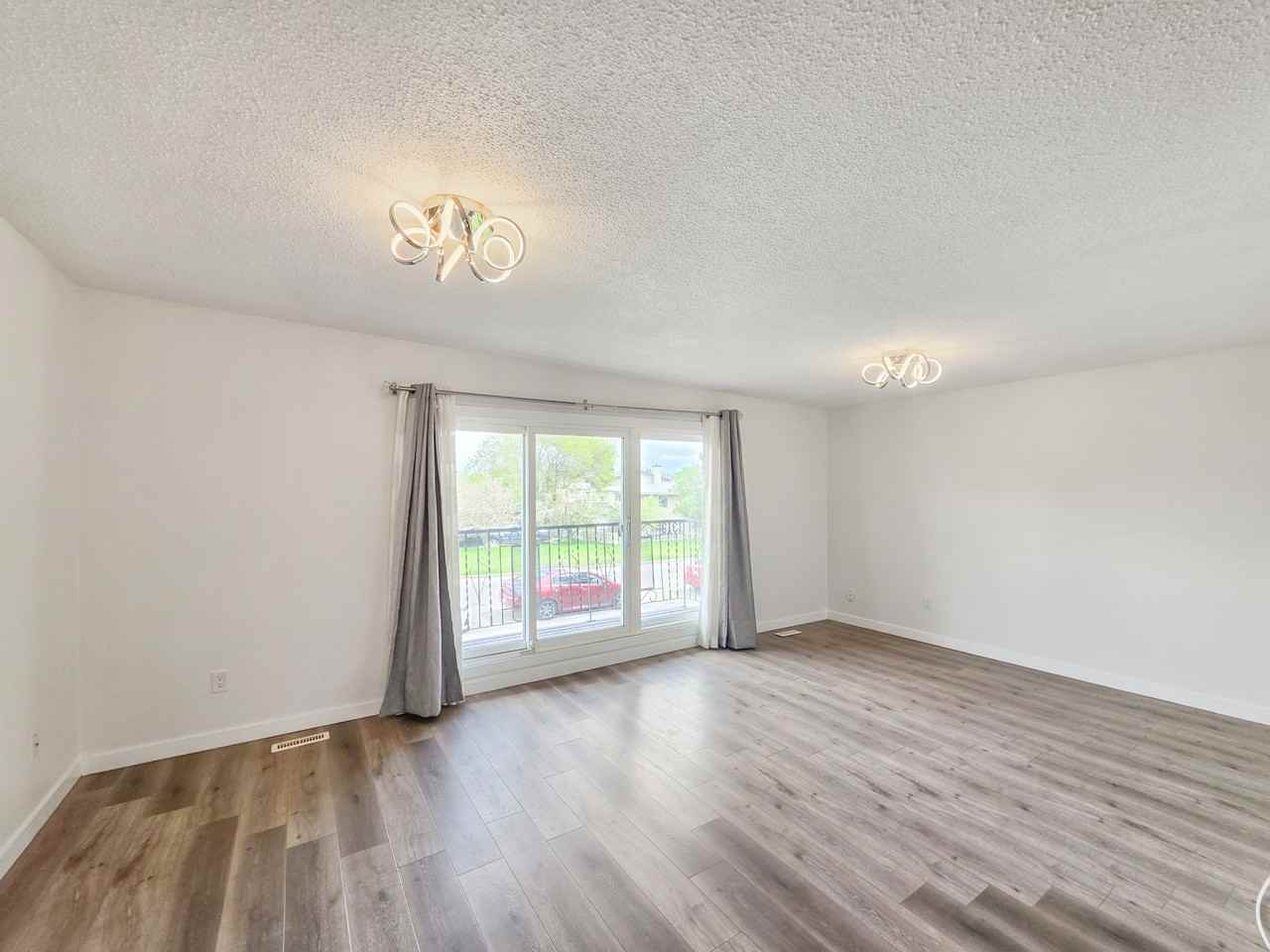 1313 25 Street SE, Calgary, AB - Photo 4 of 27