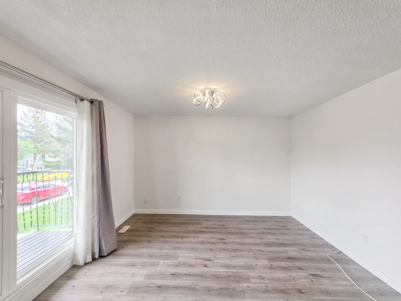 1313 25 Street SE, Calgary, AB - Photo 7 of 27