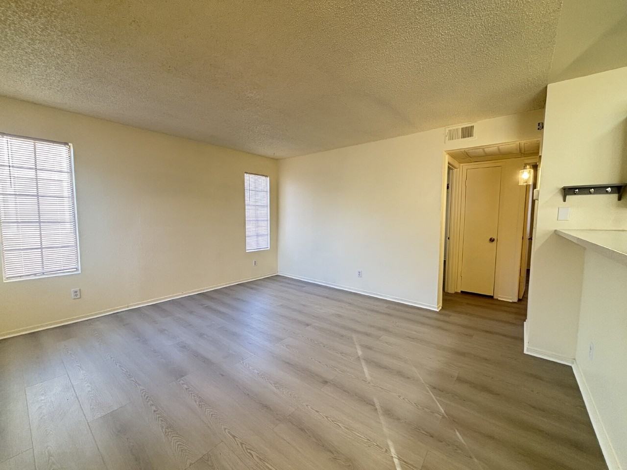4670 Tracylynn Ln Apt A - Photo 4 of 9