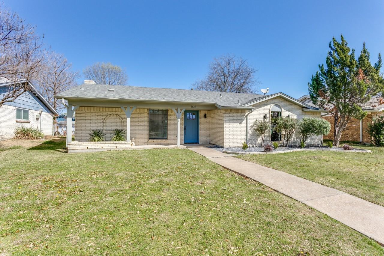 1821 Travis St - Photo 2 of 25