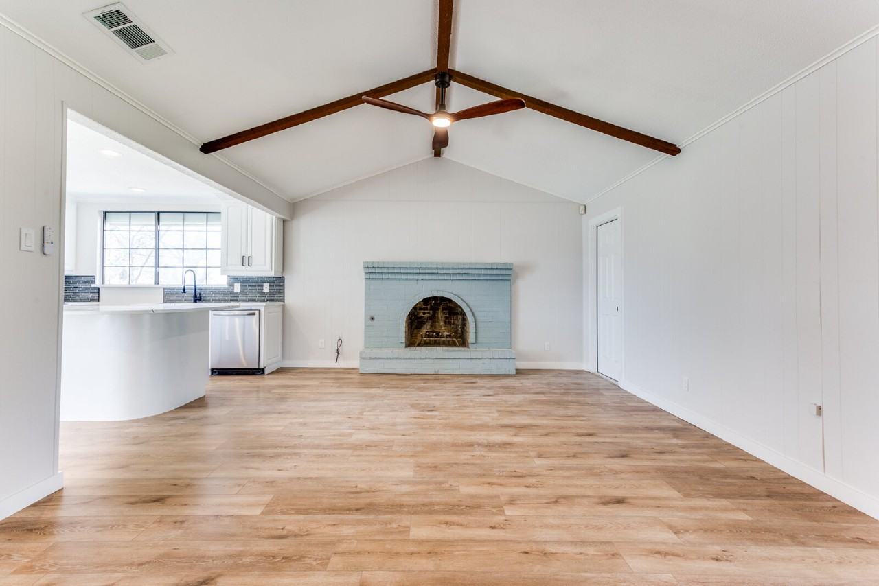 1821 Travis St - Photo 5 of 25
