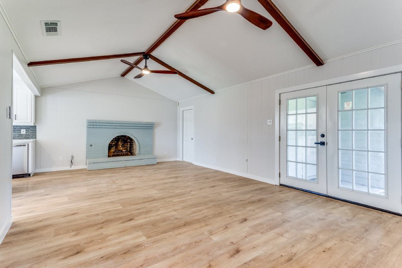 1821 Travis St - Photo 6 of 25
