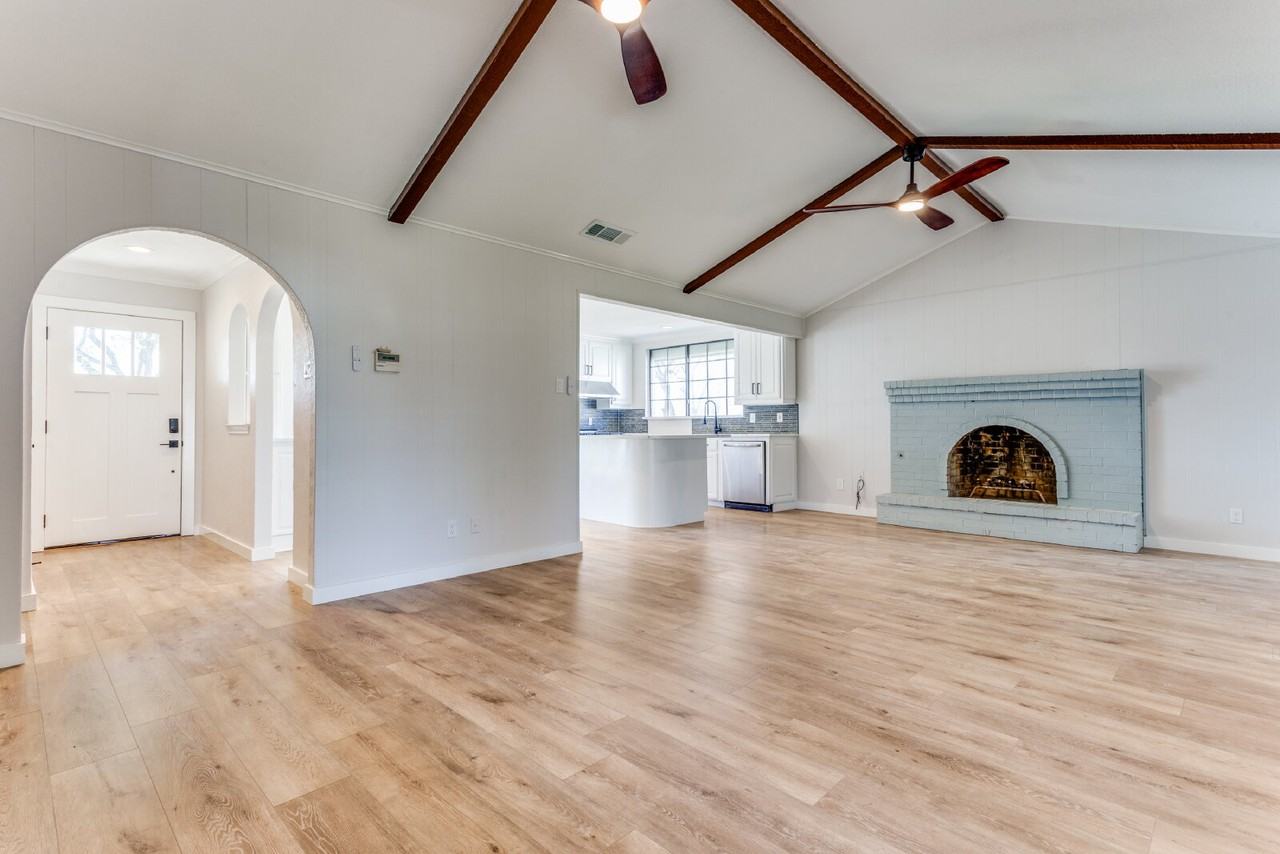 1821 Travis St - Photo 7 of 25
