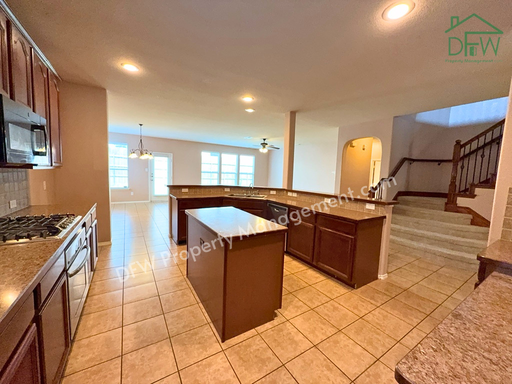 9709 Gessner Dr - Photo 4 of 31