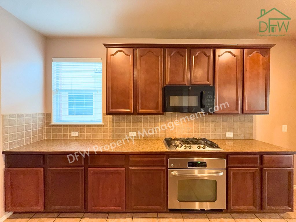 9709 Gessner Dr - Photo 6 of 31