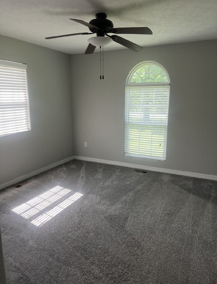 366 Oak Brook Ests Ln - Photo 4 of 17