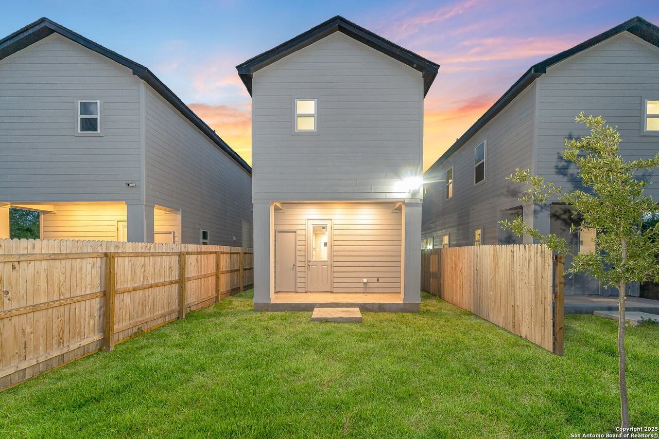 505 Linden Ave - Photo 6 of 37