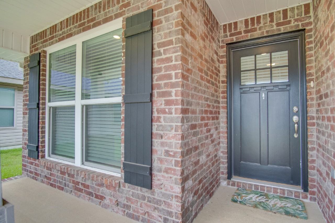 8810 Derby Ln - Photo 2 of 18