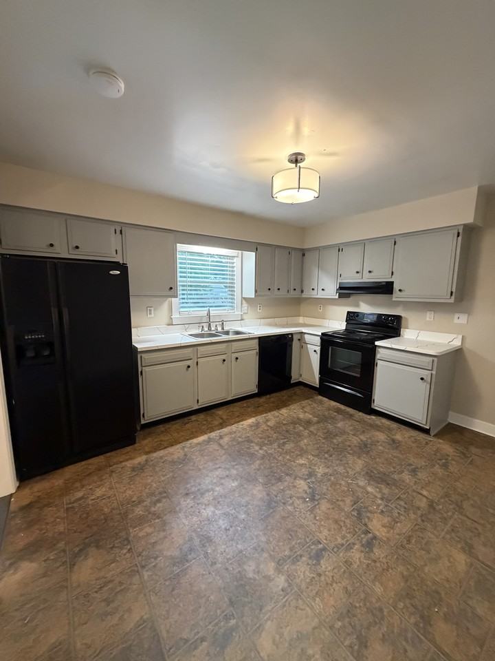 Hunters Landing Dr #NA - Photo 2 of 8