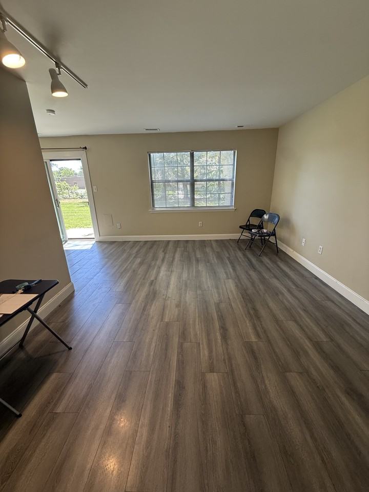 406 Willow Turn #A - Photo 2 of 11