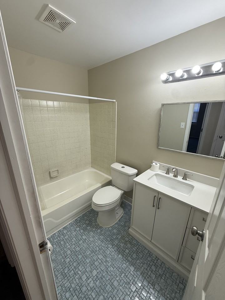406 Willow Turn #A - Photo 5 of 11