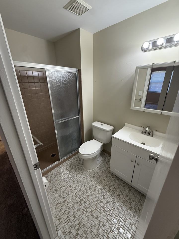 406 Willow Turn #A - Photo 7 of 11