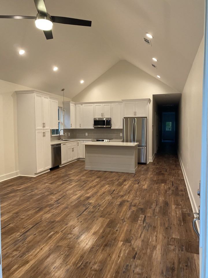 472 S 1st St #NA - Photo 3 of 4