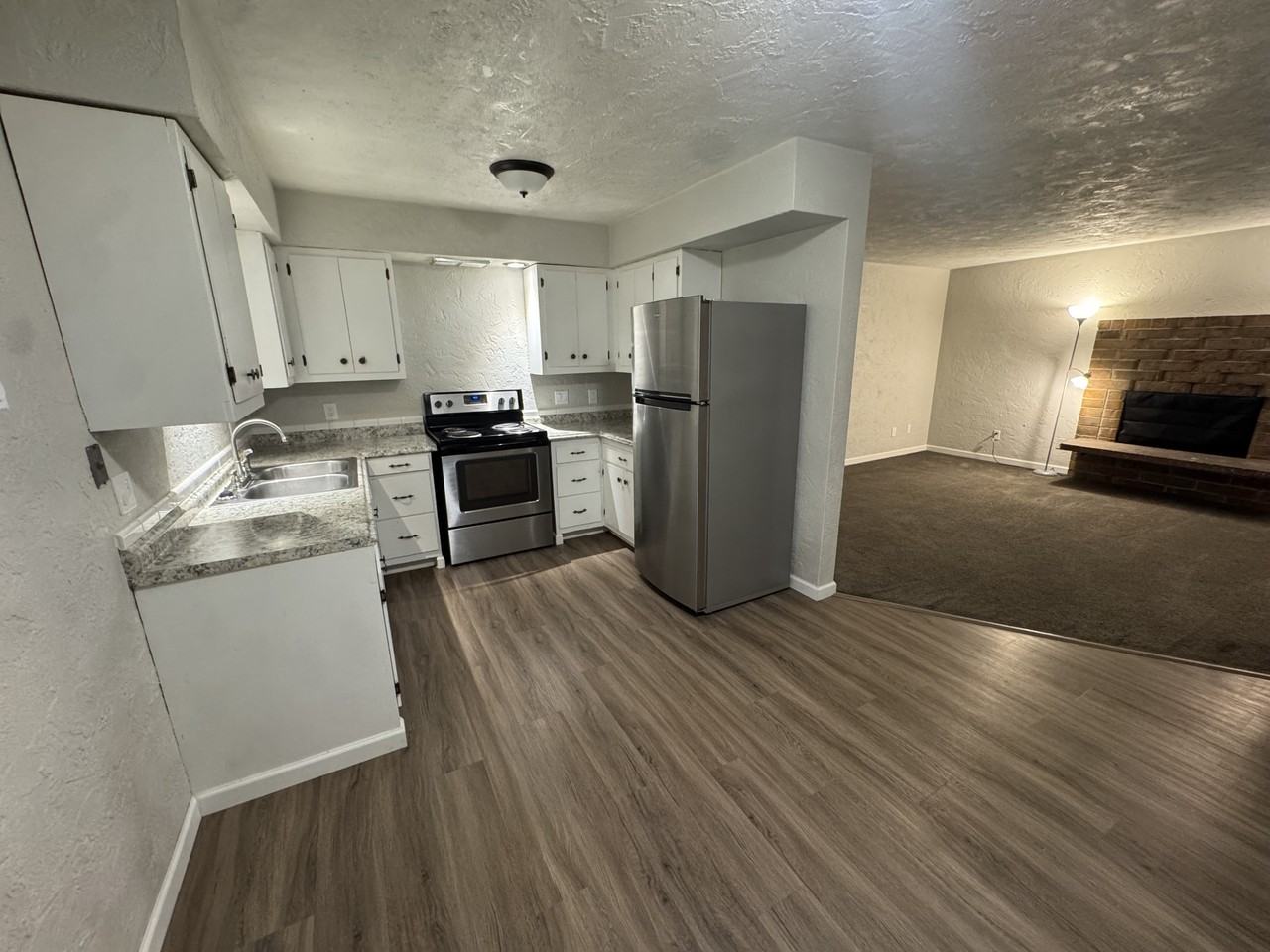 915 S Arthur St - Photo 2 of 6