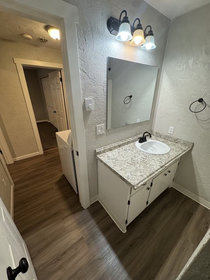 915 S Arthur St - Photo 4 of 6