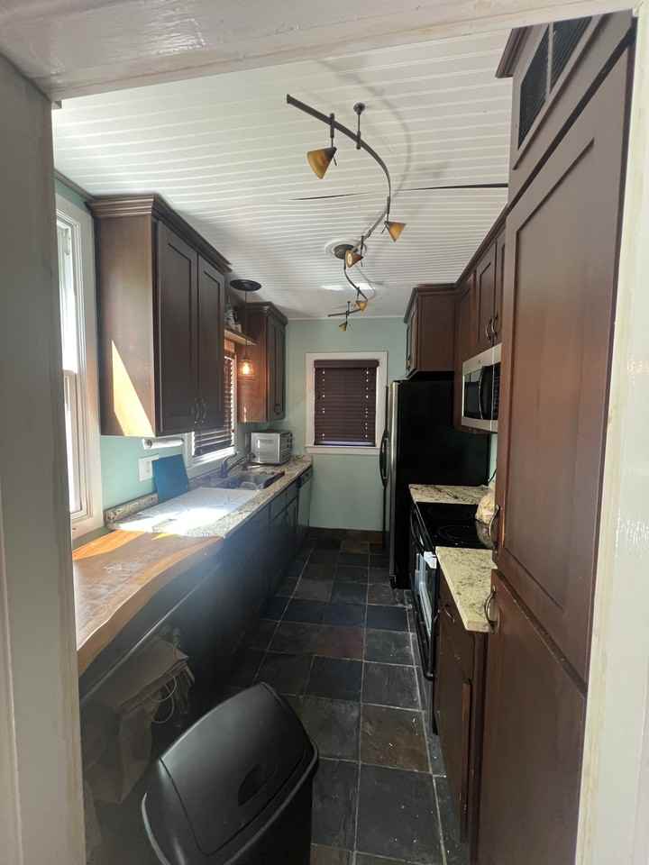 213 N Saint Marks Ave #NA - Photo 5 of 14