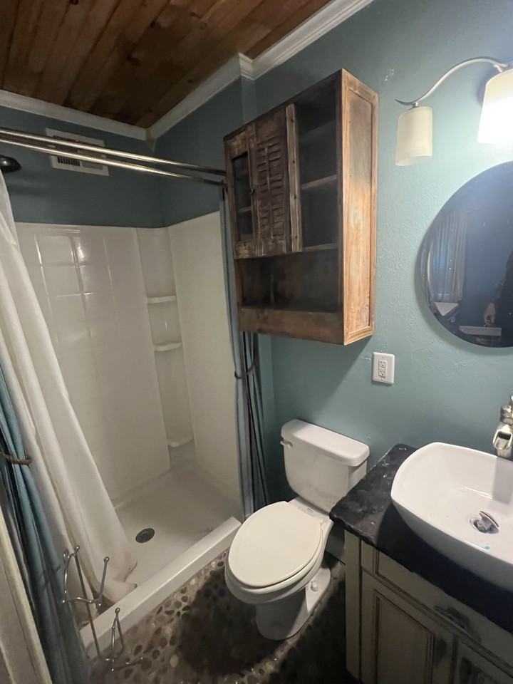 213 N Saint Marks Ave #NA - Photo 6 of 14