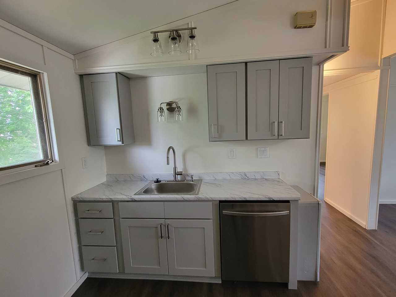 1115 Moreland St #4 - Photo 3 of 18